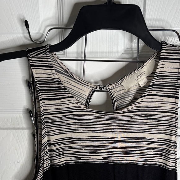 LOFT Dresses & Skirts - LOFT Monochrome Sleeveless Dress